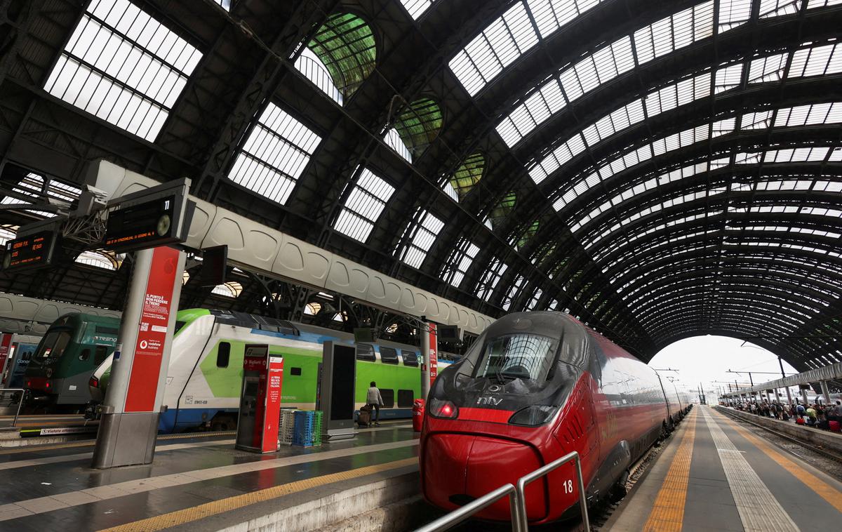 Železniška postaja v Milanu | Glede na napovedi sindikatov bodo protestirali železniški delavci, zaposleni v družbah Trenitalia in Italo. | Foto Reuters
