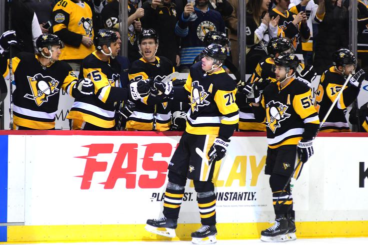 Aktualni prvaki severnoameriške hokejske lige NHL Pittsburgh Penguins so v derbiju s kar 7:4 premagali vodilno ekipo metropolitanske skupine Washington Capitals. | Foto: Getty Images