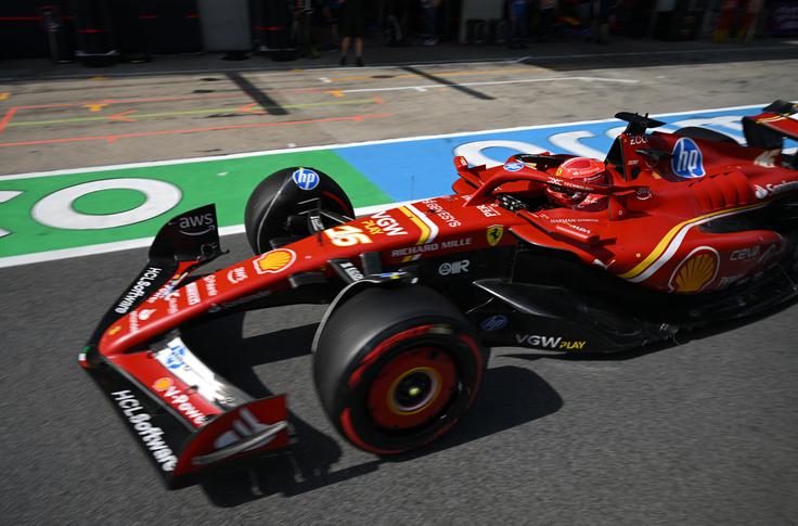 Pred mesecem dni je Charles Leclerc zmagal v Monte Carlu, zdaj že tretjo veliko nagrado zapored ni konkurenčen niti za stopničke. | Foto: Reuters