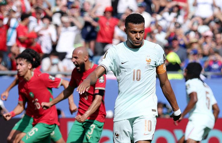 Kylian Mbappe je v 28. minuti pri rezultatu 0:0 zapravil strel z bele točke. | Foto: Reuters
