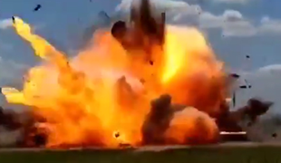 Ukrajinski dron neusmiljeno nad ruski tank. Zgodilo se je to. #video