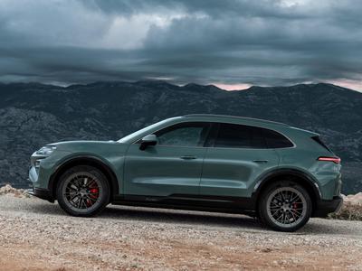 Porsche: novost je električni cayenne, a v nekaj letih tudi nov bencinsko gnani