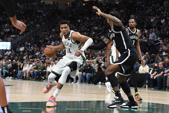 Prvaki branjenje naslova začeli z zmago, Golden State slavil pri Jamesu in druščini