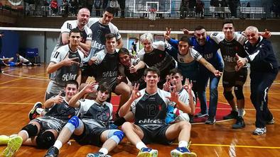 Dolgolasega velikana, za katerega bi se morali stepsti, prepustili Italijanom #video