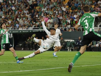 Udarec za Real Madrid v sodnikovem dodatku