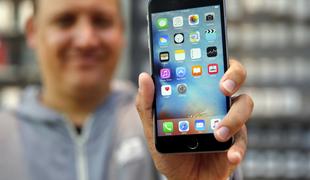 Uporabniki starejših iPhonov bodo prejeli 25 dolarjev – toda ne v Sloveniji
