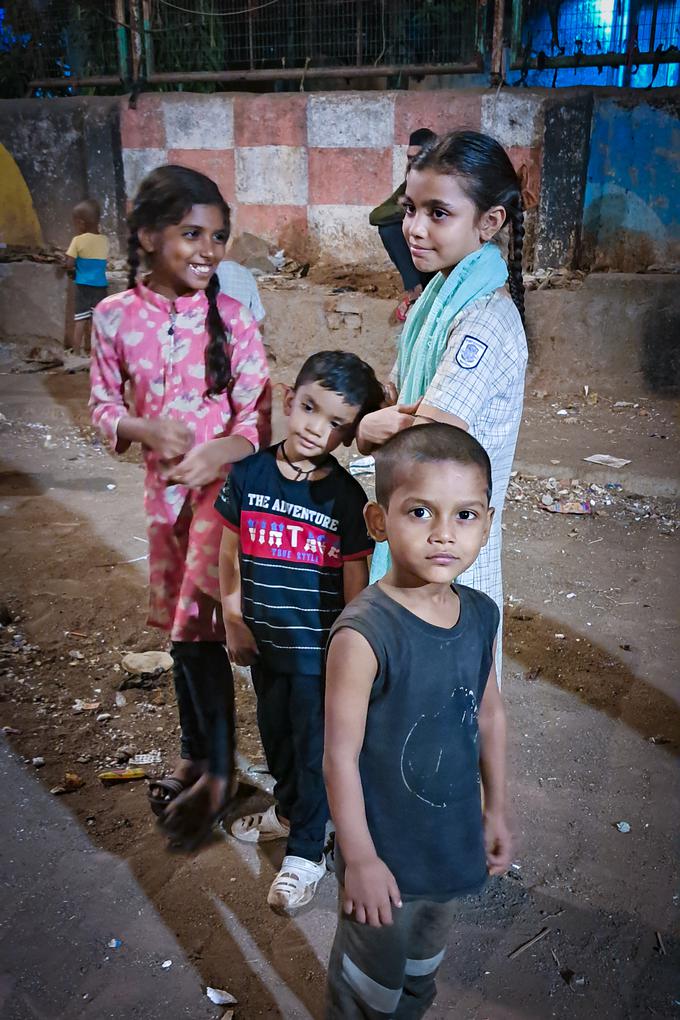 Otroci v slumu Dharavi | Foto: K. M.