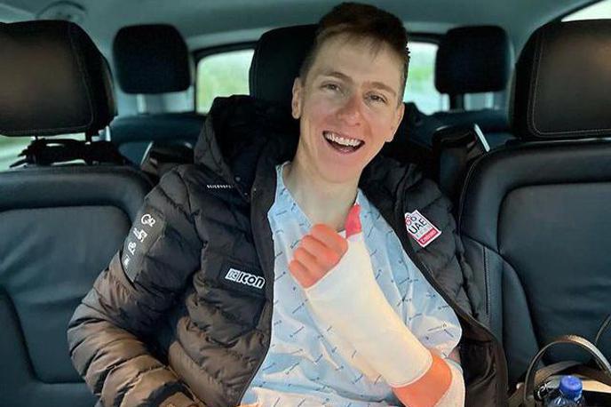 Tadej Pogačar poškodba | Tadej Pogačar je s širokim nasmeškom poziral po operaciji zapestja, a poškodba ni tako nedolžna, kot se ob nasmehu morda zdi.  | Foto Instagram