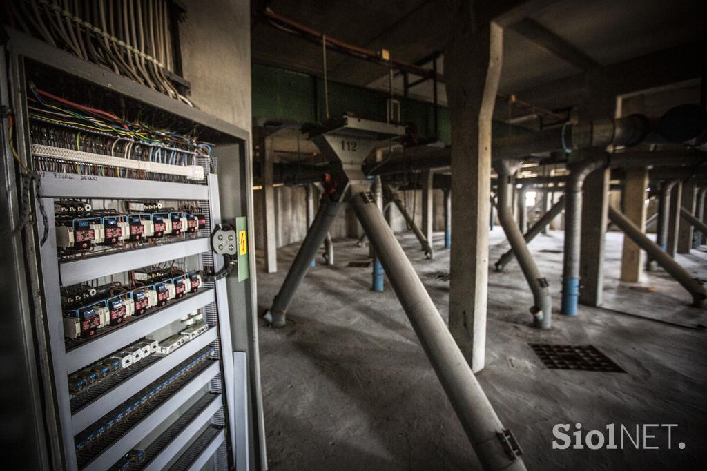 Žito silosi v ljubljanskem BTCju. silos žito