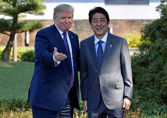 Donald Trump in Šinzo Abe sta v svojih izjavah poudarila pomen tesnih ameriško-japonskih odnosov. | Foto: Reuters