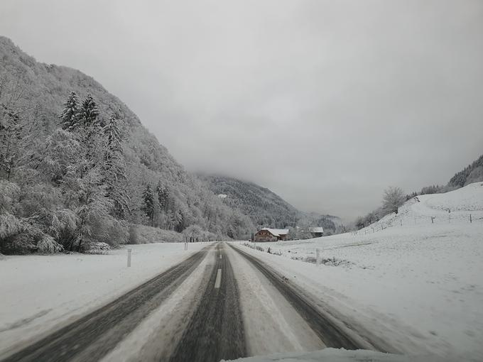 Če boste želeli narediti prvega snežaka, se boste morali odpraviti v višje lege. | Foto: David Florjančič