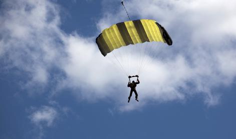 Med parasailingom umrla 19-letnica