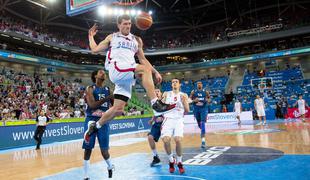 Nedović je odšepal z igrišča (video)