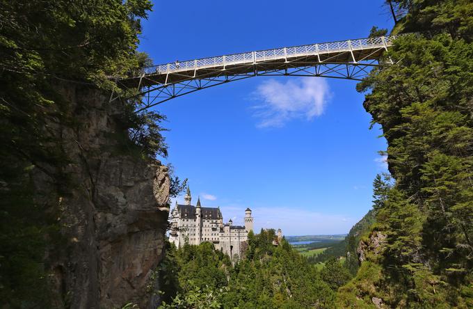 Zločin se je zgodil pri mostu, ki je priljubljena točka z razgledom na pravljični grad Neuschwanstein. | Foto: Guliverimage
