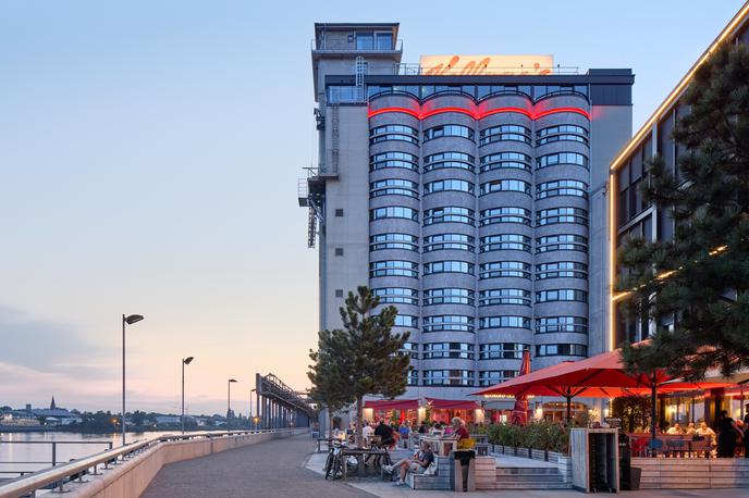 Kelloggs' Hotel | Nekdanji industrijski silos v Bremnu je bil preoblikovan v izjemen hotel, ki ohranja svojo močno identiteto in hkrati odpira novo poglavje v mestnem življenju. | Foto arhiv ponudnika