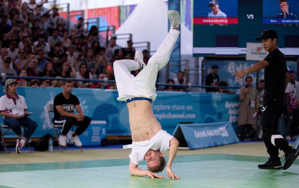 OI mladih | Na olimpijskih igrah mladih preizkušajo športe, ki bodo enkrat v prihodnje morda del olimpijske družine. Med njimi je tudi breakdance. | Foto Reuters