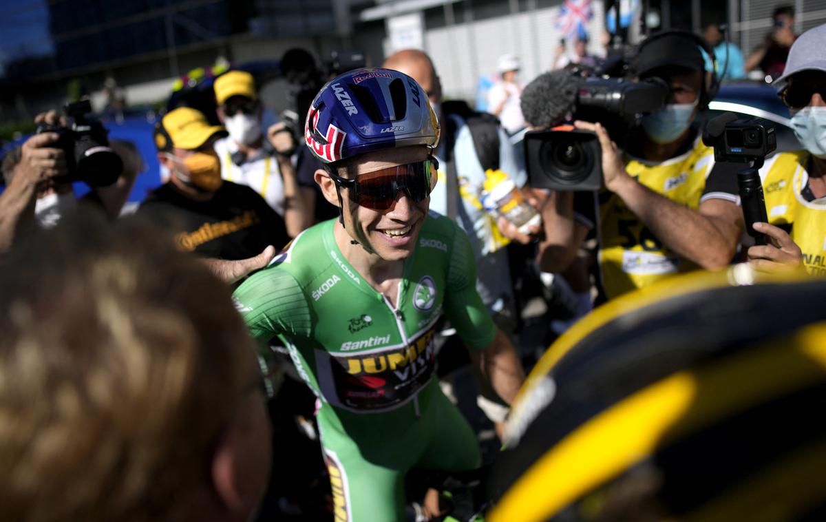 Wout van Aert | Osrednji junak 8. etape je bil Wout van Aert, ki je do zmage prikolesaril v ciljnem šprintu. | Foto Reuters