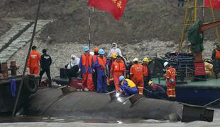 Nesreča turistične ladje: nova trupla, preživelih ni 
