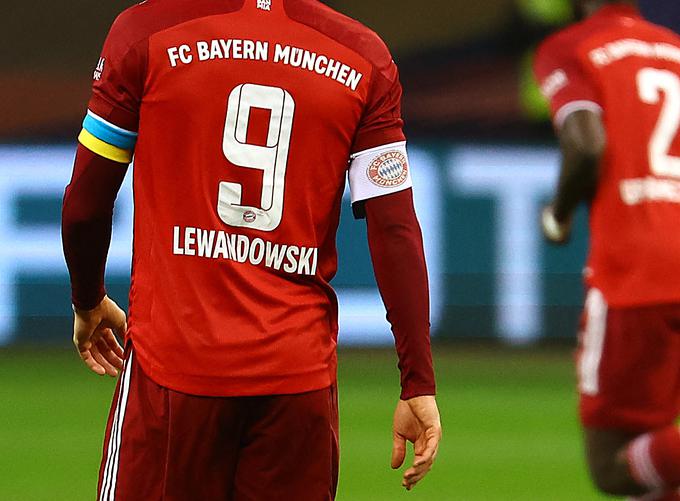 "Svet ne more le mirno opazovati tega, kar se tam dogaja. Upam, da bo ves svet podprl Ukrajino," je Lewandowski javno izrazil podporo Ukrajini. | Foto: Reuters