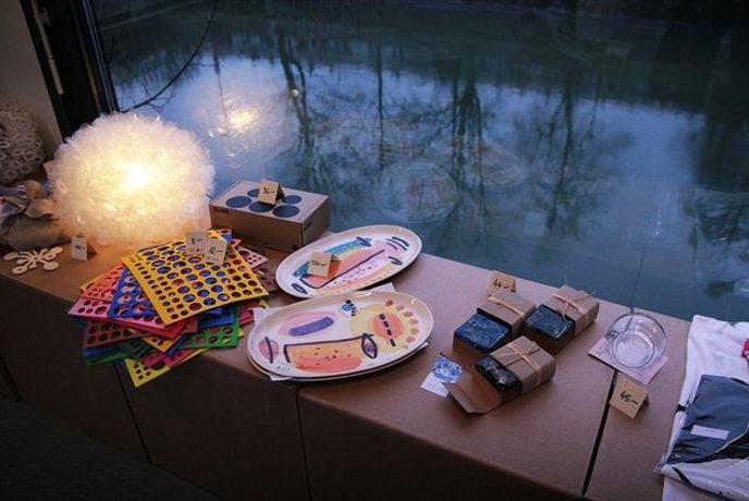 Prodajna razstava oblikovalskih izdelkov v RogLabu