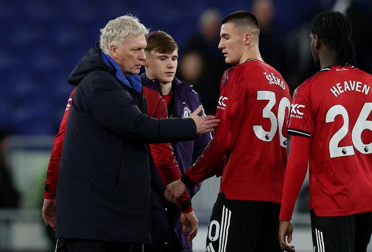 Slovenskemu nogometnemu junaku je za predstavo v Liverpoolu čestital tudi trener Evertona David Moyes. | Foto: Reuters