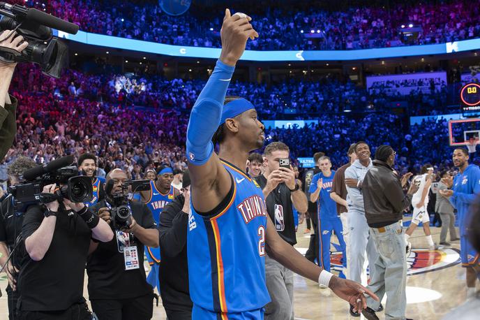 Shai Gilgeous-Alexander | Shai Gilgeous-Alexander je nekaj sekund pred iztekom tekme vrgel za tri in s trojko poskrbel za zmago Oklahome s 129:126. | Foto Reuters