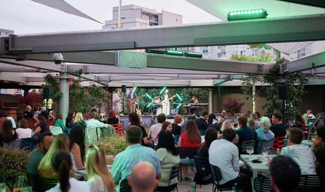 Koncert skupine Majmunska posla in padel nad mestom