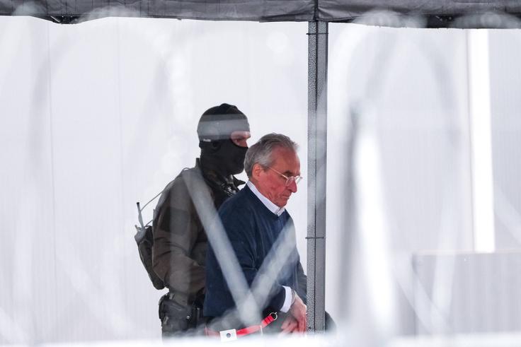 Člani gibanja Državljani rajha pod vodstvom nemškega aristokrata, princa Heinricha XIII. verjamejo, da je sodobna nemška republika nezakonito nadomestila nekdanji rajh, ki je bil ustanovljen leta 1871 in je propadel s porazom nacistične Nemčije v drugi svetovni vojni. | Foto: Guliverimage