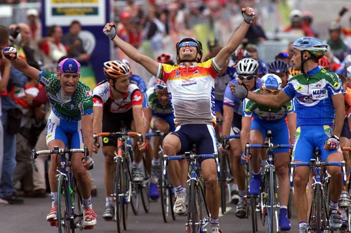 Andrej Hauptman | Šprint v zaključku cestne dirke na svetovnem prvenstvu leta 2001 v Lizboni. Andrej Hauptman (povsem levo) je takrat za Slovenijo osvojil zgodovinsko bronasto medaljo. | Foto Guliverimage