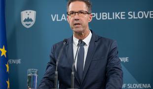 Vlada potrdila strategijo: denar za obrambo ostaja doma