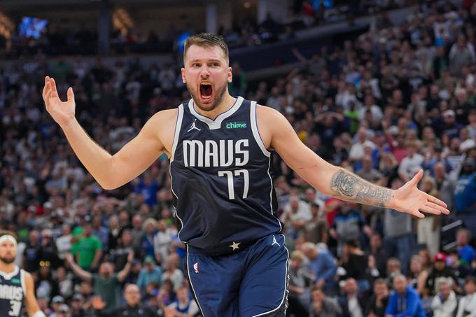 Luka Dončić ni in ni mogel zadeti za tri točke. Uspel mu je šele osmi poizkus na tekmi. In to kako! | Foto: Reuters