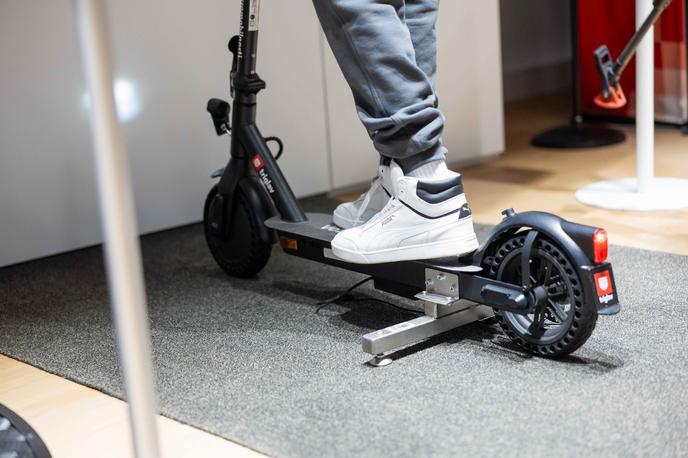 električni skiro | Vse več mladih uporablja električne skiroje.