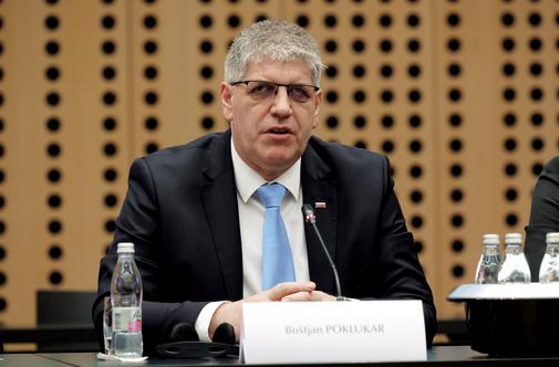 Poklukar: Alternativnih lokacij za postavitev začasnih azilnih domov ni