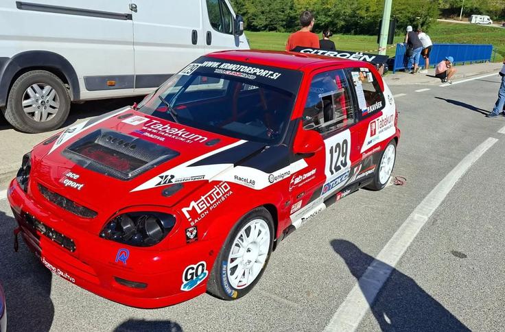 Primož Kavšek (citroen saxo) spet vodi v državnem prvenstvu Razreda 5A. | Foto: Bojan Tomc