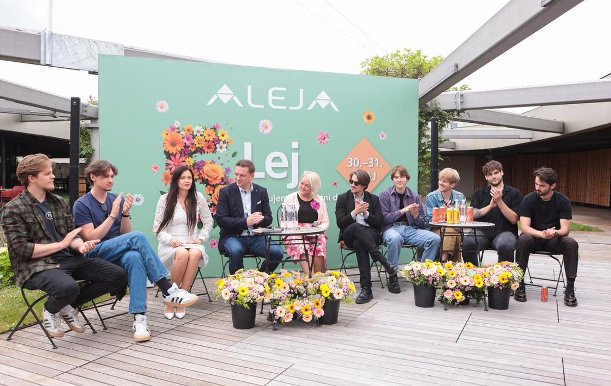 ALEJA_1 | Člana Jet Black Diamonds Maks Rozman in Urban Koritnik, Andreja Jernejčič, Toni Pugelj, Klavdija Miklavžin Javornik in člani skupine Joker Out | Foto Barbara Reya / ALEJA