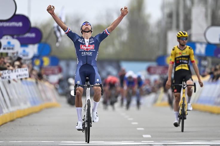 Mini Flandrijo, dirko Dwars door Vlaanderen, je dobil Nizozemec Mathieu van der Poel.  | Foto: Guliverimage/Vladimir Fedorenko