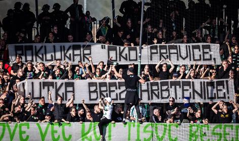 V živo: protest Viol in Green Dragonsov, Vidovšek preprečil vodstvo Maribora!