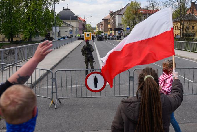 Na Češkem bodo z jutrišnjim dnem spet odprte meje za tiste državljane EU, ki bodo prišli na službeno pot. V državi bodo lahko ostali največ 72 ur. Na Češko bodo lahko prišli tudi sezonski delavci, a bo zanje dva tedna po prihodu veljala omejitev gibanja.  | Foto: Getty Images