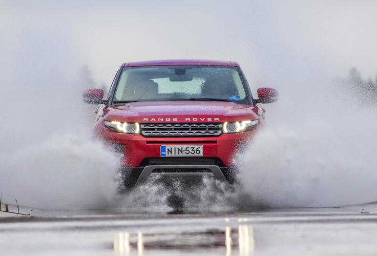 Največje razlike pri gumah so pri zaviranju in oprijemu na mokri podlagi. | Foto: Nokian Tires