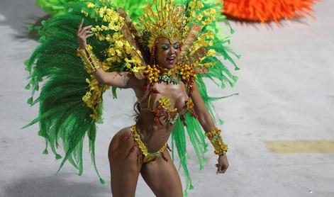 Plesalke v Riu razvnele obiskovalce karnevala #video