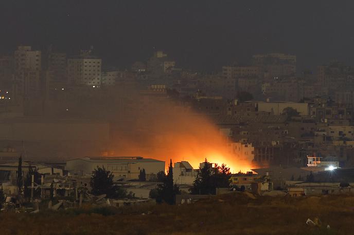 Gaza | Predlog ima tri faze, ki vključujejo popolno premirje, umik izraelskih sil z naseljenih predelov Gaze in izpustitev dela talcev v zameno za izpustitev več sto palestinskih zapornikov. | Foto Reuters