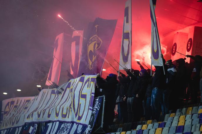 NK Maribor : NK Domžale, 1. SNL | Maribor bo zaradi dogajanja v zadnjem krogu jesenskega dela moral za slovenske razmere precej globoko seči v žep.  | Foto Blaž Weindorfer/Sportida