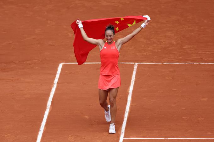 Zheng Qinwen je postala prva Kitajka, ki je osvojila zlato olimpijsko medaljo med posameznicami. | Foto: Reuters