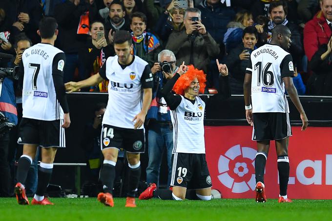 Rodrigo je gol proslavil z lasuljo. | Foto: Getty Images