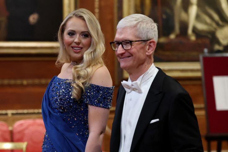 Trumpova hčerka Tiffany in prvi mož Appla Tim Cook | Foto: Reuters