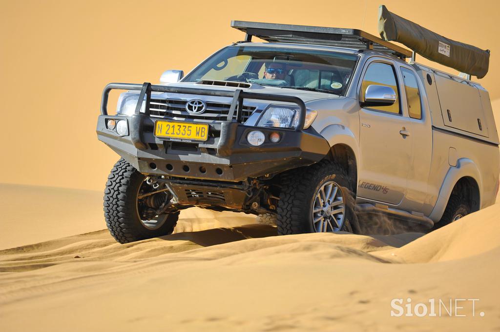 Toyota hilux Namibia - vožnja po sipinah - fotogalerija