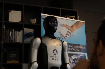 V roku petih let ga bomo imeli doma: zlagal bo perilo in z nami igral tenis #video #foto