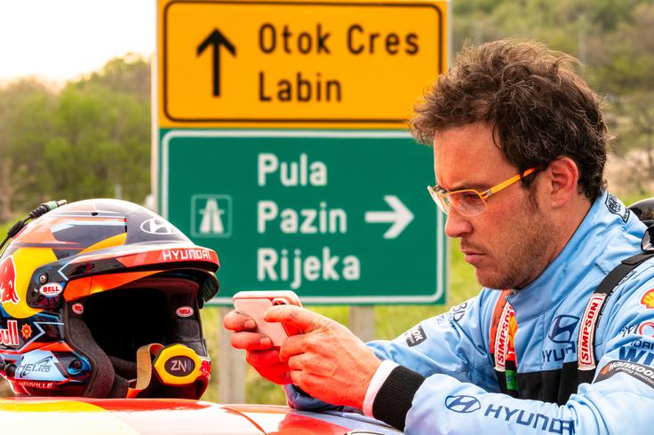Thierry Neuville je vse do zadnje hitrostne preizkušnje držal vodstvo. | Foto: Red Bull