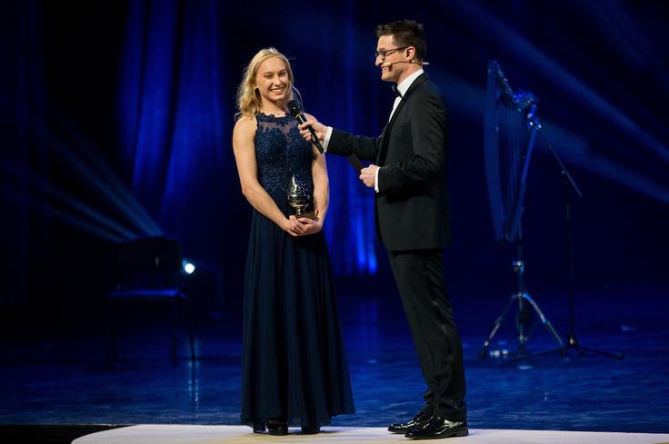 Na vprašanje voditelja prireditve Športnik leta Saše Jerkoviča, ali ji zaradi stalnega povezovanja z olimpijsko medalje mediji nalagamo preveliko breme, odločno izstrelila: "Da."  | Foto: Vid Ponikvar