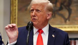 Trump obsodbo Marine Le Pen primerjal s svojimi pravnimi bitkami